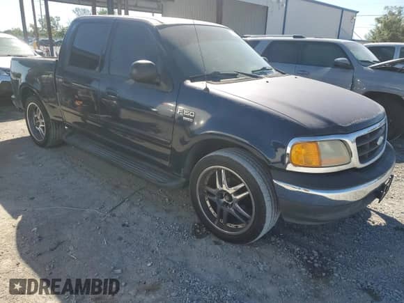 2003 Ford F-150 XLT z VIN 1FTRW076X3KA47075, wystawiony jako Copart lot #86305595 z przebiegiem 255 218 mil mil oraz Szkoda całkowita • Salvage title. Historia ofert i sprzedaży dostępna na DreamBid. Obrazek 4.