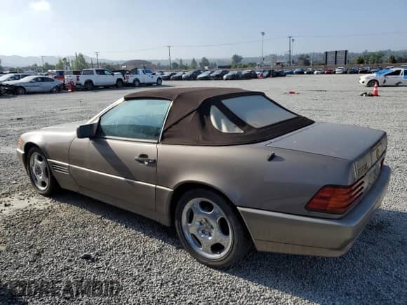 1992 Mercedes-Benz 500 z VIN WDBFA66E9NF046698, wystawiony jako Copart lot #57366455 z przebiegiem 98 836 mil mil oraz Czysty tytuł • Clean title. Historia ofert i sprzedaży dostępna na DreamBid. Obrazek 2.