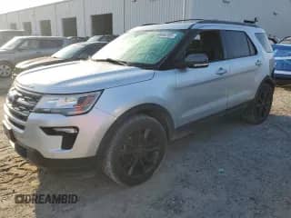 2018 Ford Explorer XLT с VIN 1FM5K7DH2JGC39000, выставлен на аукционе Copart как лот 80895755 с пробегом 86 059 миль миль и Списание • Salvage title. История ставок и продаж доступна на DreamBid. Изображение 1.