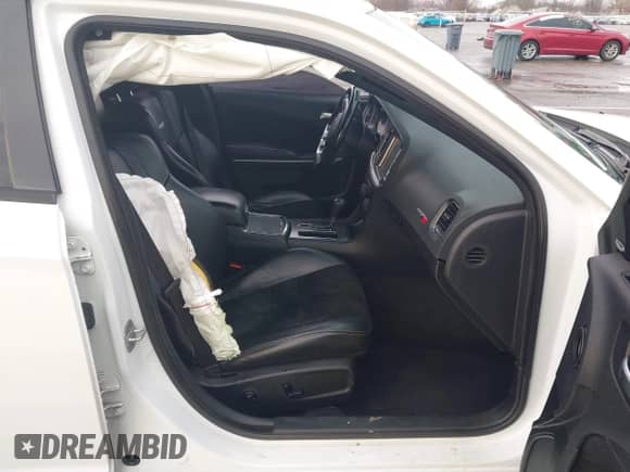 2013 Dodge Charger SRT-8 z VIN 2C3CDXEJXDH675646, wystawiony jako IAAI lot #41464139 z przebiegiem 105 583 mil mil oraz . Historia ofert i sprzedaży dostępna na DreamBid. Obrazek 5.