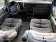 1991 Dodge Caravan z VIN 2B4GK55R6MR136865, wystawiony jako Copart lot #83209824 z przebiegiem 44 931 mil mil oraz Czysty tytuł • Clean title. Historia ofert i sprzedaży dostępna na DreamBid. Obrazek 8.