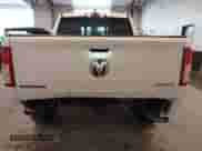 2022 Ram 1500 Big Horn z VIN 1C6RRFFG9NN396368, wystawiony jako IAAI lot #42541244 z przebiegiem 27 660 mil mil oraz . Historia ofert i sprzedaży dostępna na DreamBid. Obrazek 6.