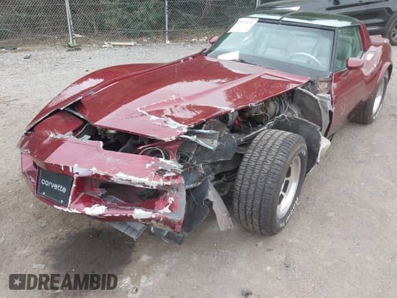 1981 Chevrolet Corvette z VIN 1G1AY8762BS409252, wystawiony jako IAAI lot #43573431 z przebiegiem 42 765 mil mil oraz . Historia ofert i sprzedaży dostępna na DreamBid. Obrazek 6.