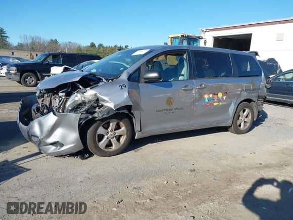 2012 Toyota Sienna с VIN 5TDKA3DC7CS015592, выставлен на аукционе IAAI как лот 40839775 с пробегом 161 944 миль миль и . История ставок и продаж доступна на DreamBid. Изображение 18.