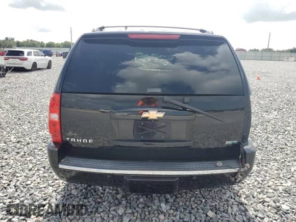 2010 Chevrolet Tahoe LTZ z VIN 1GNUKCE0XAR206095, wystawiony jako Copart lot #59628105 z przebiegiem 131 904 mil mil oraz Szkoda całkowita • Salvage title. Historia ofert i sprzedaży dostępna na DreamBid. Obrazek 6.