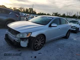 2017 Volvo S60 Inscription с VIN LYV402HKXHB127453, выставлен на аукционе Copart как лот 70914025 с пробегом 84 732 миль миль и Списание • Salvage title. История ставок и продаж доступна на DreamBid. Изображение 1.