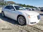 2012 Chrysler 300 C Luxury Series z VIN 2C3CCAPT0CH229423, wystawiony jako Copart lot #58262135 z przebiegiem 152 609 mil mil oraz Czysty tytuł • Clean title. Historia ofert i sprzedaży dostępna na DreamBid. Obrazek 4.