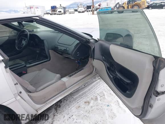 1996 Chevrolet Corvette with VIN 1G1YY22P4T5110339, listed as a IAAI auction lot 41357090 with 109,581 mi miles and . Bid and sale history available at DreamBid. Image 5.