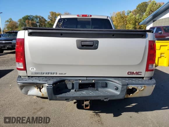2008 GMC Sierra 1500 SLT z VIN 3GTEK13J78G270666, wystawiony jako Copart lot #85544295 z przebiegiem 255 296 mil mil oraz Czysty tytuł • Clean title. Historia ofert i sprzedaży dostępna na DreamBid. Obrazek 6.