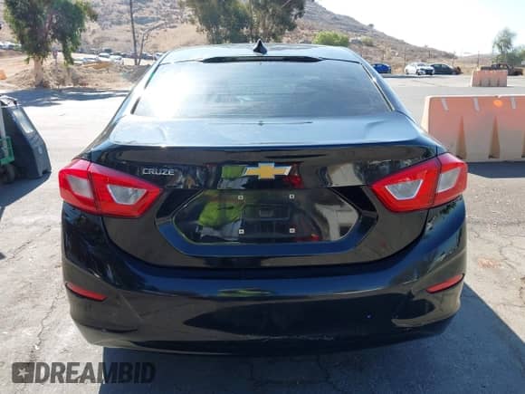 2018 Chevrolet Cruze LS с VIN 1G1BC5SM1J7165778, выставлен на аукционе IAAI как лот 42873719 с пробегом 112 540 миль миль и . История ставок и продаж доступна на DreamBid. Изображение 16.