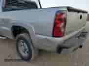 2004 Chevrolet Silverado 2500 LT с VIN 1GCGC23U94F127462, выставлен на аукционе Copart как лот 76271614 с пробегом Не указан миль и Чистый • Clean title. История ставок и продаж доступна на DreamBid. Изображение 9.
