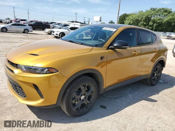 2024 Dodge Hornet GT Plus with VIN ZACNDFBN3R3A11207, listed as a Copart auction lot 64510014 with 8,699 mi miles and Salvage title. Bid and sale history available at DreamBid. Image 1.
