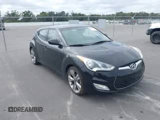 2013 Hyundai Veloster w/Black Int z VIN KMHTC6AD0DU106306, wystawiony jako IAAI lot #43409235 z przebiegiem 82 350 mil mil oraz . Historia ofert i sprzedaży dostępna na DreamBid. Obrazek 1.