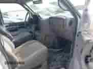 2005 Chevrolet Astro Cargo z VIN 1GCDM19X75B113130, wystawiony jako IAAI lot #42027938 z przebiegiem Nie podano mil oraz . Historia ofert i sprzedaży dostępna na DreamBid. Obrazek 5.