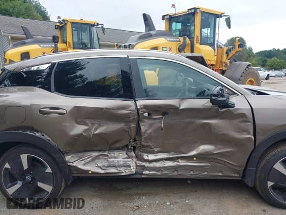 2025 Nissan Kicks SR with VIN 3N8AP6DA1SL312859, listed as a IAAI auction lot 43039122 with 671 mi miles and . Bid and sale history available at DreamBid. Image 14.