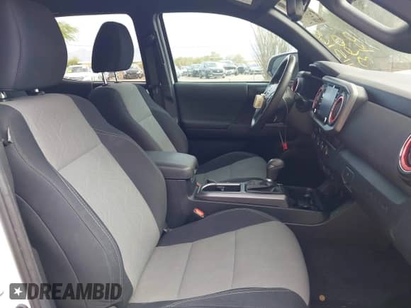 2021 Toyota Tacoma SR5 с VIN 5TFAZ5CN3MX115168, выставлен на аукционе IAAI как лот 43085128 с пробегом 58 720 миль миль и . История ставок и продаж доступна на DreamBid. Изображение 5.