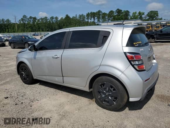 2018 Chevrolet Sonic LT z VIN 1G1JG6SH2J4103980, wystawiony jako Copart lot #59359705 z przebiegiem 103 308 mil mil oraz Szkoda całkowita • Salvage title. Historia ofert i sprzedaży dostępna na DreamBid. Obrazek 2.