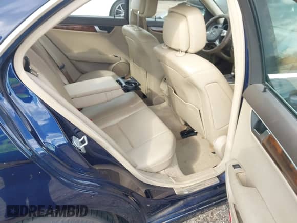 2012 Mercedes-Benz C 250 Sport с VIN WDDGF4HB7CR197331, выставлен на аукционе IAAI как лот 43288259 с пробегом 111 302 миль миль и . История ставок и продаж доступна на DreamBid. Изображение 8.
