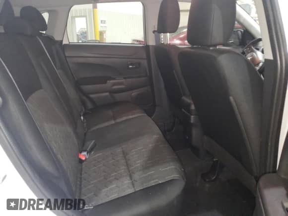 2024 Mitsubishi Outlander S с VIN JA4ARUAU3RU011979, выставлен на аукционе Copart как лот 71095985 с пробегом 14 572 миль миль и Списание • Salvage title. История ставок и продаж доступна на DreamBid. Изображение 11.