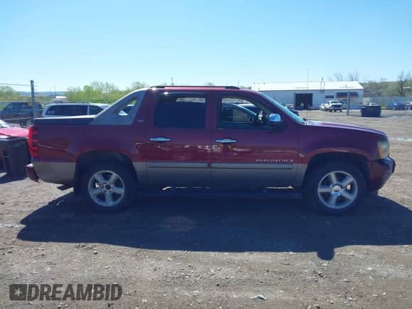 2008 Chevrolet Avalanche LTZ с VIN 3GNFK12Y98G122402, выставлен на аукционе IAAI как лот 42197039 с пробегом 172 237 миль миль и . История ставок и продаж доступна на DreamBid. Изображение 13.