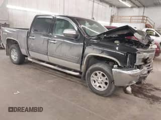 2012 Chevrolet Silverado 1500 LT z VIN 1GCPKSE76CF109848, wystawiony jako IAAI lot #42232019 z przebiegiem 251 862 mil mil oraz . Historia ofert i sprzedaży dostępna na DreamBid. Obrazek 1.