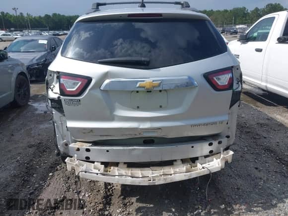 2016 Chevrolet Traverse LT с VIN 1GNKRHKD0GJ274839, выставлен на аукционе IAAI как лот 42505640 с пробегом 107 988 миль миль и . История ставок и продаж доступна на DreamBid. Изображение 16.