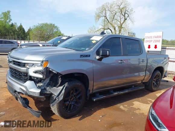 2024 Chevrolet Silverado 1500 RST z VIN 2GCUDEED3R1173110, wystawiony jako IAAI lot #42052777 z przebiegiem 32 399 mil mil oraz . Historia ofert i sprzedaży dostępna na DreamBid. Obrazek 14.