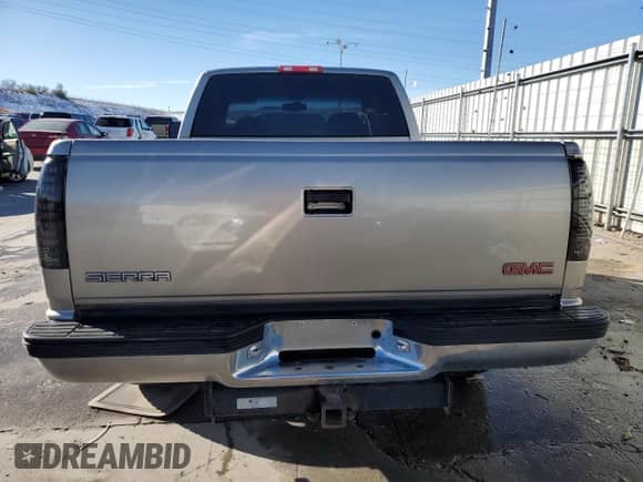 1998 GMC Sierra 1500 z VIN 1GTEC19MXWE559415, wystawiony jako Copart lot #79894184 z przebiegiem 114 711 mil mil oraz Szkoda całkowita • Salvage title. Historia ofert i sprzedaży dostępna na DreamBid. Obrazek 6.