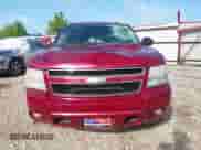 2010 Chevrolet Suburban LT z VIN 1GNUCJE07AR268426, wystawiony jako IAAI lot #42523275 z przebiegiem 252 841 mil mil oraz . Historia ofert i sprzedaży dostępna na DreamBid. Obrazek 13.