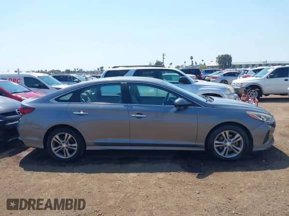 2018 Hyundai Sonata Limited z VIN 5NPE34AF4JH652163, wystawiony jako IAAI lot #42954526 z przebiegiem 116 221 mil mil oraz . Historia ofert i sprzedaży dostępna na DreamBid. Obrazek 13.