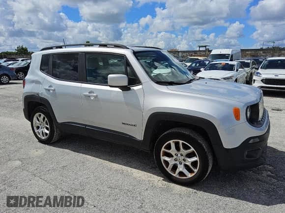 2018 Jeep Renegade Latitude with VIN ZACCJBBB1JPJ39180, listed as a Copart auction lot 81263905 with 101,724 mi miles and Clean title. Bid and sale history available at DreamBid. Image 4.