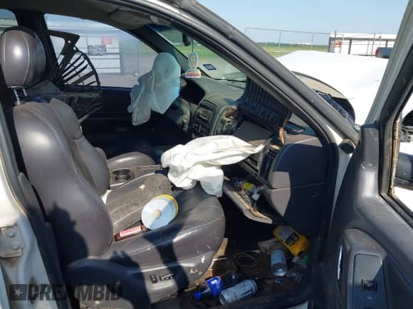 2000 Jeep Grand Cherokee Laredo z VIN 1J4GW48N5YC236166, wystawiony jako IAAI lot #42724532 z przebiegiem 172 052 mil mil oraz . Historia ofert i sprzedaży dostępna na DreamBid. Obrazek 5.