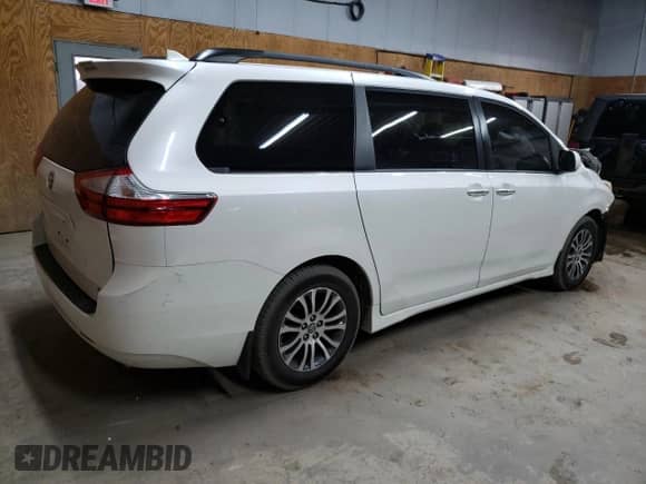 2019 Toyota Sienna XLE Auto Access Seat with VIN 5TDYZ3DC8KS018258, listed as a Copart auction lot 65587745 with 104,557 mi miles and Salvage title. Bid and sale history available at DreamBid. Image 3.
