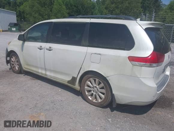 2011 Toyota Sienna XLE AAS with VIN 5TDYK3DC3BS046165, listed as a IAAI auction lot 43030673 with 258,392 mi miles and . Bid and sale history available at DreamBid. Image 3.