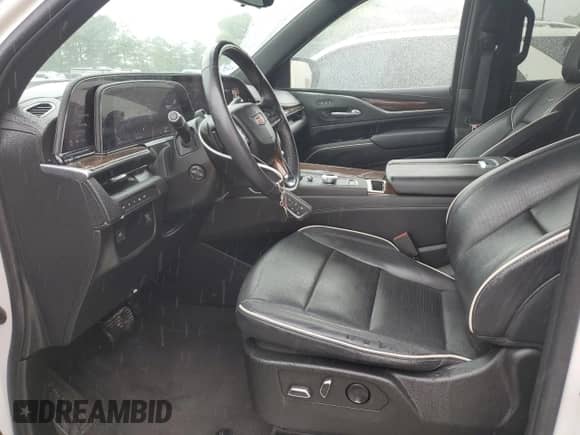 2022 Cadillac Escalade Premium Luxury с VIN 1GYS4BKL3NR164999, выставлен на аукционе Copart как лот 58035295 с пробегом 42 871 миль миль и Списание • Salvage title. История ставок и продаж доступна на DreamBid. Изображение 7.