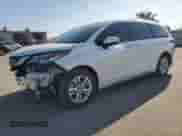 2023 Toyota Sienna Platinum z VIN 5TDESKFC4PS099796, wystawiony jako Copart lot #49534595 z przebiegiem 42 279 mil mil oraz Szkoda całkowita • Salvage title. Historia ofert i sprzedaży dostępna na DreamBid. Obrazek 1.