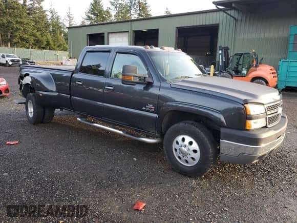 2005 Chevrolet Silverado 3500 LT с VIN 1GCJC33275F832997, выставлен на аукционе Copart как лот 84174064 с пробегом 205 523 миль миль и Списание • Salvage title. История ставок и продаж доступна на DreamBid. Изображение 4.