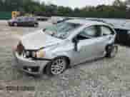 2012 Chevrolet Sonic LT z VIN 1G1JC5SH9C4135348, wystawiony jako Copart lot #82212215 z przebiegiem 168 538 mil mil oraz Szkoda całkowita • Salvage title. Historia ofert i sprzedaży dostępna na DreamBid. Obrazek 1.