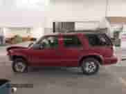 2002 Chevrolet Blazer LS z VIN 1GNDT13W22K104793, wystawiony jako IAAI lot #43101241 z przebiegiem 187 686 mil mil oraz . Historia ofert i sprzedaży dostępna na DreamBid. Obrazek 14.