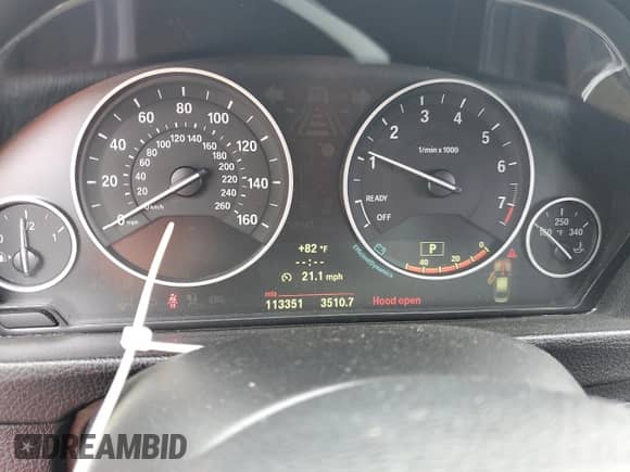 2012 BMW 3 Series 328i с VIN WBA3A5C54CF256641, выставлен на аукционе Copart как лот 70489845 с пробегом 113 351 миль миль и Списание • Salvage title. История ставок и продаж доступна на DreamBid. Изображение 9.