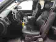 2013 Chevrolet Silverado 1500 LTZ z VIN 1GCRKTE72DZ414083, wystawiony jako Copart lot #49009385 z przebiegiem 180 241 mil mil oraz Szkoda całkowita • Salvage title. Historia ofert i sprzedaży dostępna na DreamBid. Obrazek 7.