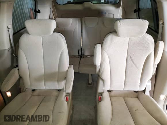 2007 Hyundai Entourage GLS с VIN KNDMC233376024634, выставлен на аукционе Copart как лот 75277324 с пробегом 133 179 миль миль и Списание • Salvage title. История ставок и продаж доступна на DreamBid. Изображение 10.