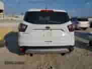 2017 Ford Escape SE z VIN 1FMCU9GD6HUC68517, wystawiony jako Copart lot #82600725 z przebiegiem 208 515 mil mil oraz Czysty tytuł • Clean title. Historia ofert i sprzedaży dostępna na DreamBid. Obrazek 6.