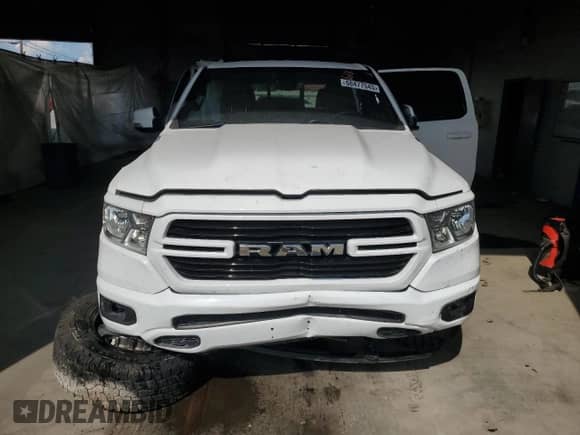 2020 Ram 1500 Big Horn z VIN 1C6RRFFG2LN230528, wystawiony jako Copart lot #68477545 z przebiegiem 83 738 mil mil oraz Szkoda całkowita • Salvage title. Historia ofert i sprzedaży dostępna na DreamBid. Obrazek 5.
