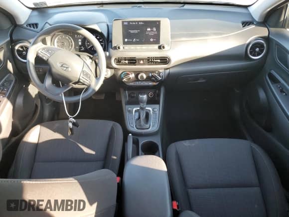 2022 Hyundai Kona SEL с VIN KM8K6CAB9NU819755, выставлен на аукционе Copart как лот 80988425 с пробегом 64 471 миль миль и Списание • Salvage title. История ставок и продаж доступна на DreamBid. Изображение 8.