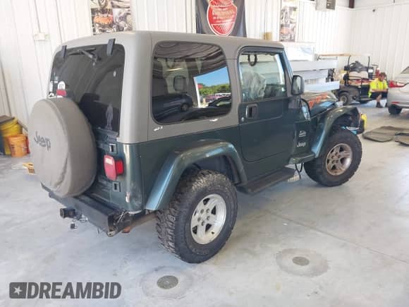 2004 Jeep Wrangler Sahara с VIN 1J4FA59S34P740481, выставлен на аукционе IAAI как лот 43008956 с пробегом 210 346 миль миль и . История ставок и продаж доступна на DreamBid. Изображение 4.