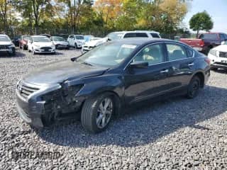 2015 Nissan Altima S z VIN 1N4AL3AP4FC186728, wystawiony jako Copart lot #80608805 z przebiegiem 140 131 mil mil oraz Czysty tytuł • Clean title. Historia ofert i sprzedaży dostępna na DreamBid. Obrazek 1.