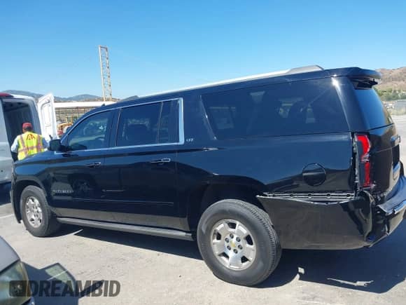 2016 Chevrolet Suburban LTZ z VIN 1GNSKJKC6GR307850, wystawiony jako IAAI lot #42504946 z przebiegiem 127 776 mil mil oraz . Historia ofert i sprzedaży dostępna na DreamBid. Obrazek 14.