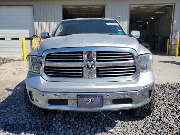 2016 Ram 1500 Lone Star z VIN 3C6RR6LT6GG288464, wystawiony jako Copart lot #83814415 z przebiegiem 132 398 mil mil oraz Czysty tytuł • Clean title. Historia ofert i sprzedaży dostępna na DreamBid. Obrazek 5.