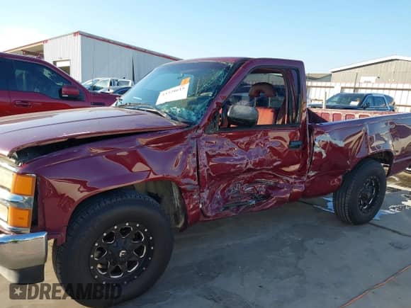 1994 Chevrolet Silverado 1500 z VIN 1GCDC14Z6RZ189558, wystawiony jako IAAI lot #43328615 z przebiegiem 275 064 mil mil oraz . Historia ofert i sprzedaży dostępna na DreamBid. Obrazek 14.